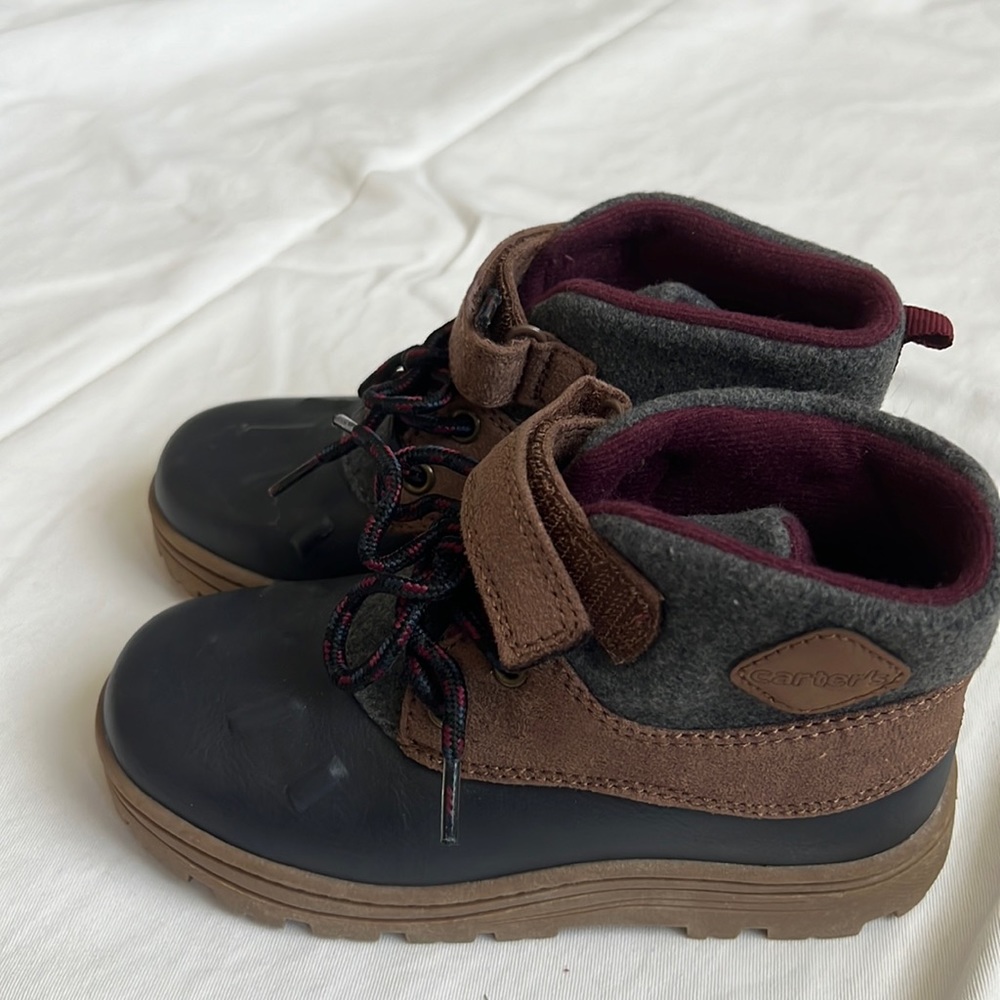 Carter’s kid shoe, size 12M